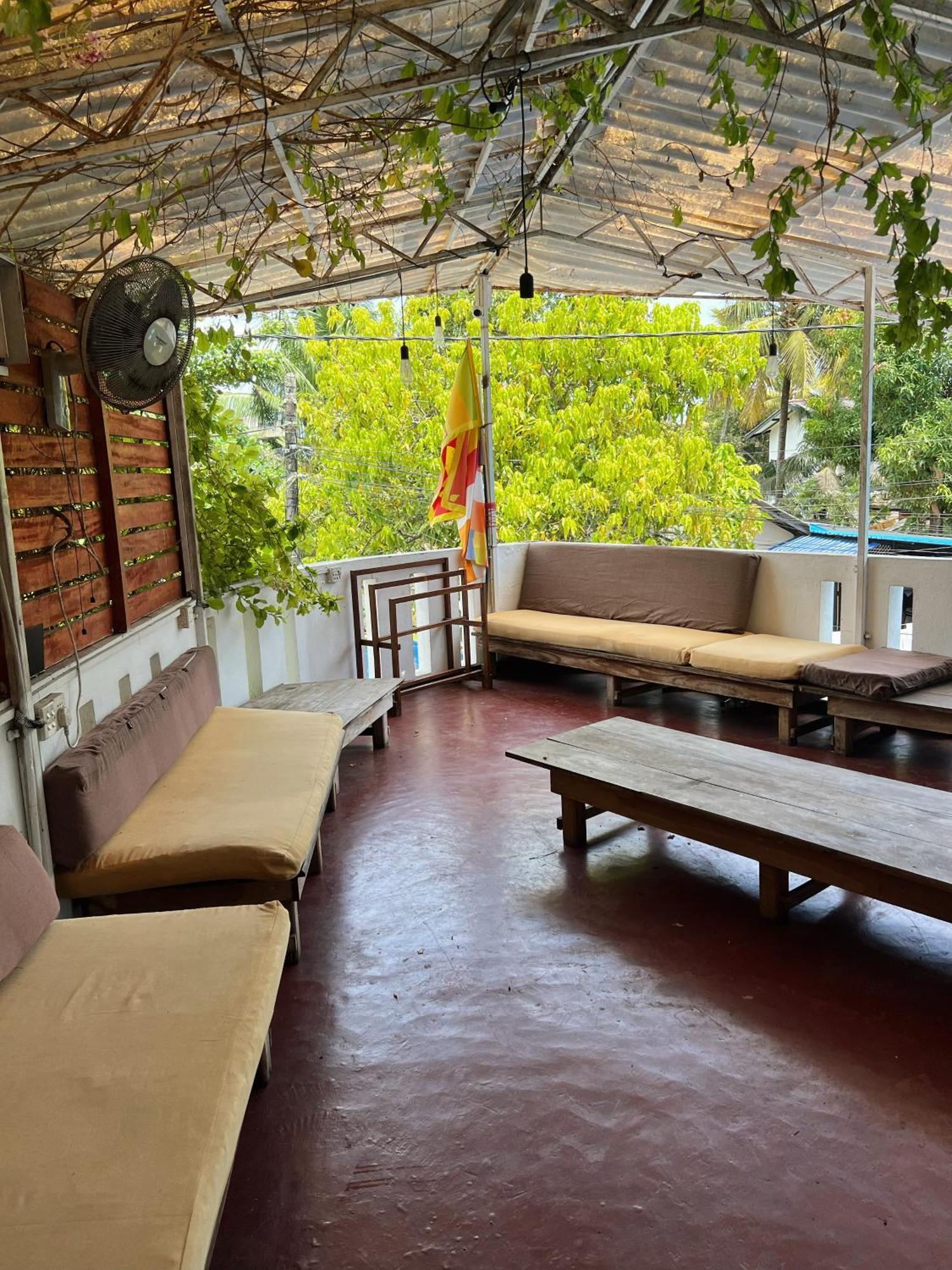 Hari Hari Hostel Велигама Экстерьер фото